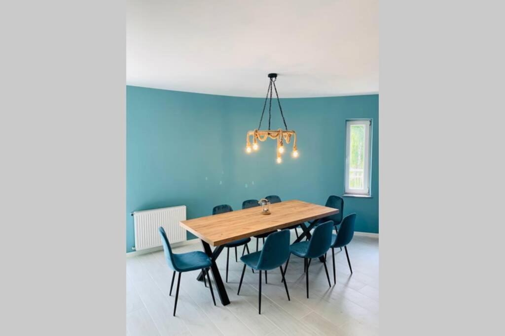 Uroczy Apartament Z Basenem I Kortem Tenisowym 포비에로보 외부 사진