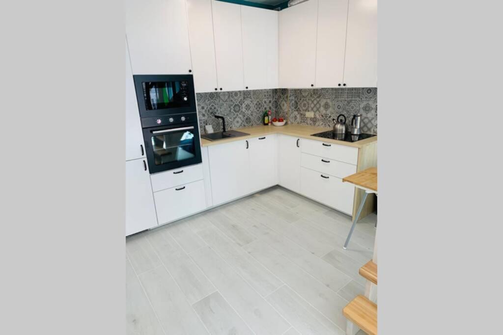 Uroczy Apartament Z Basenem I Kortem Tenisowym 포비에로보 외부 사진