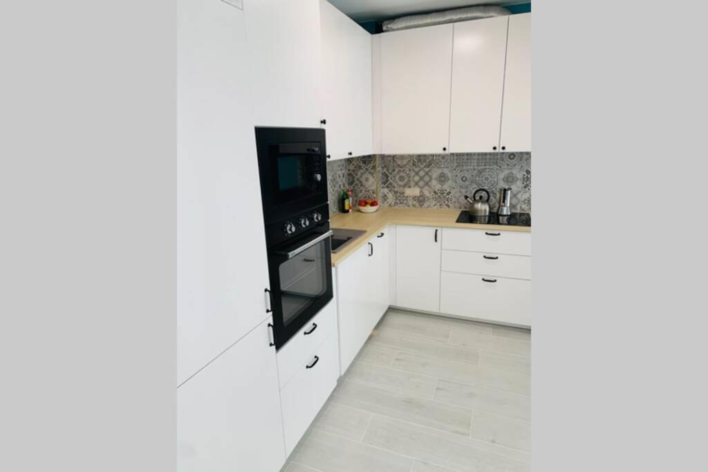 Uroczy Apartament Z Basenem I Kortem Tenisowym 포비에로보 외부 사진
